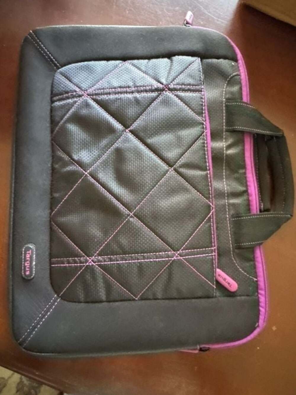 Targus Pulse Laptop Slipcase with Quilted Front Pocket